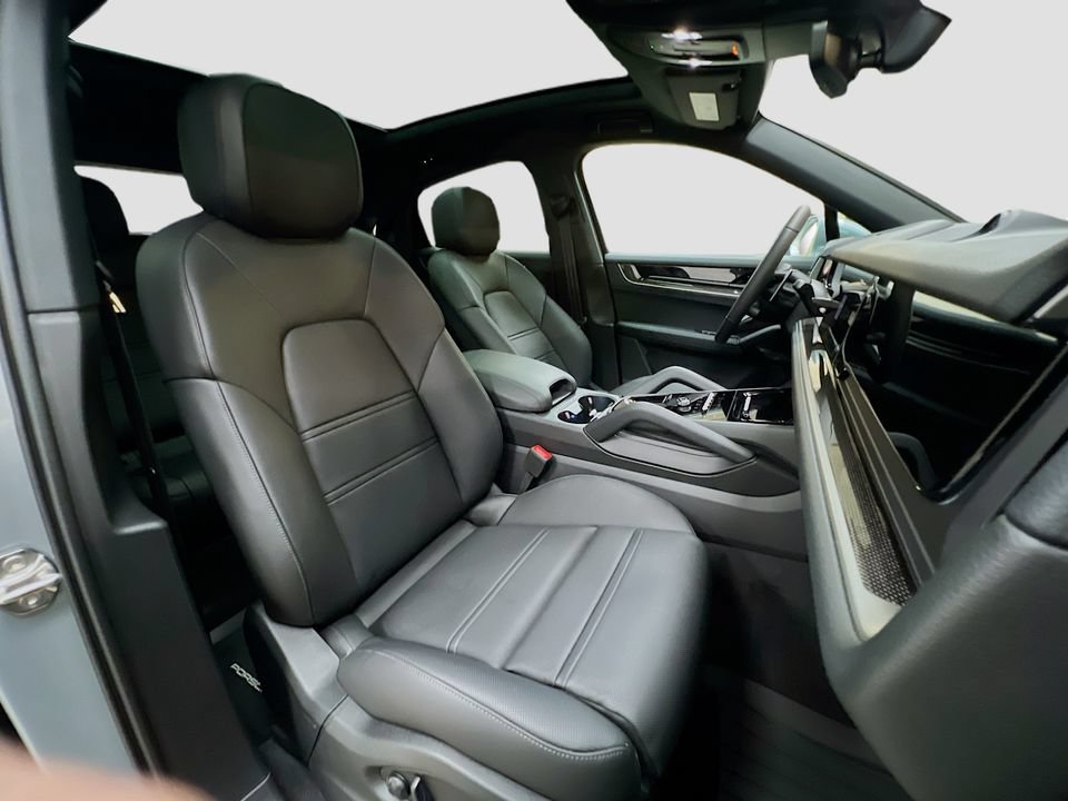 New 2026 Porsche Cayenne Coupe AWD/4WD image 30