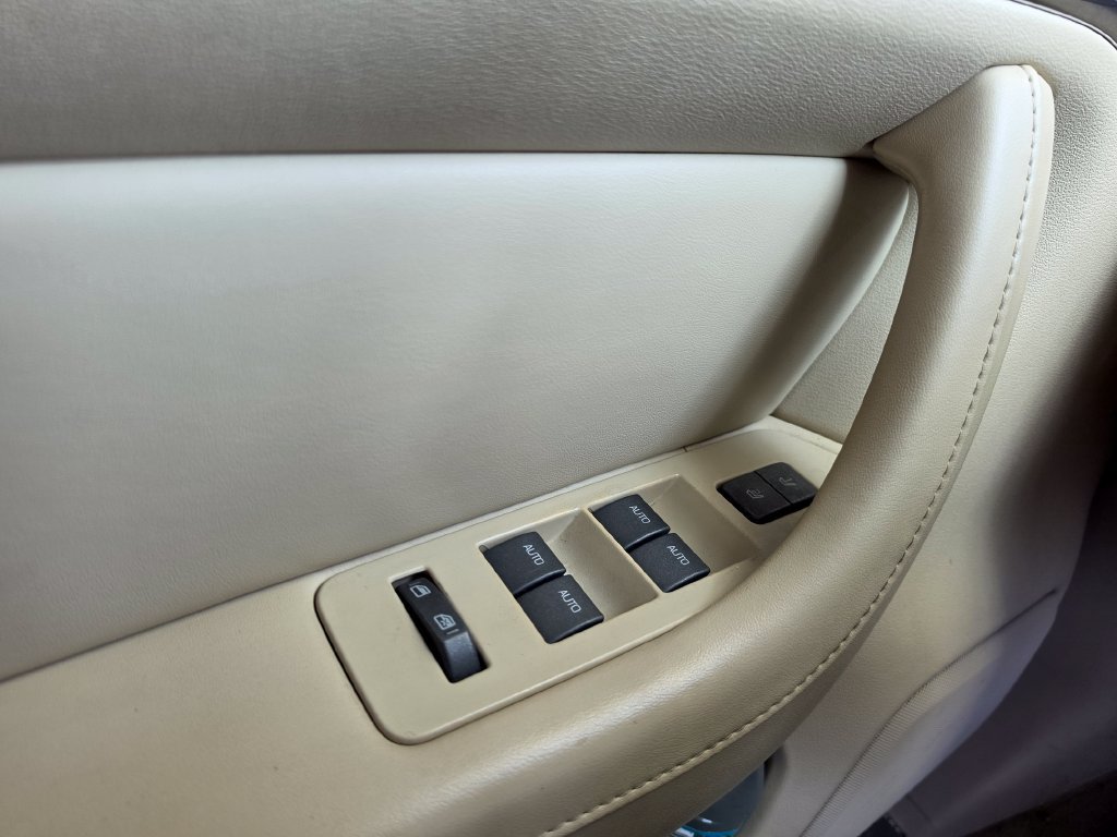 Used 2009 Lincoln MKS FWD image 18
