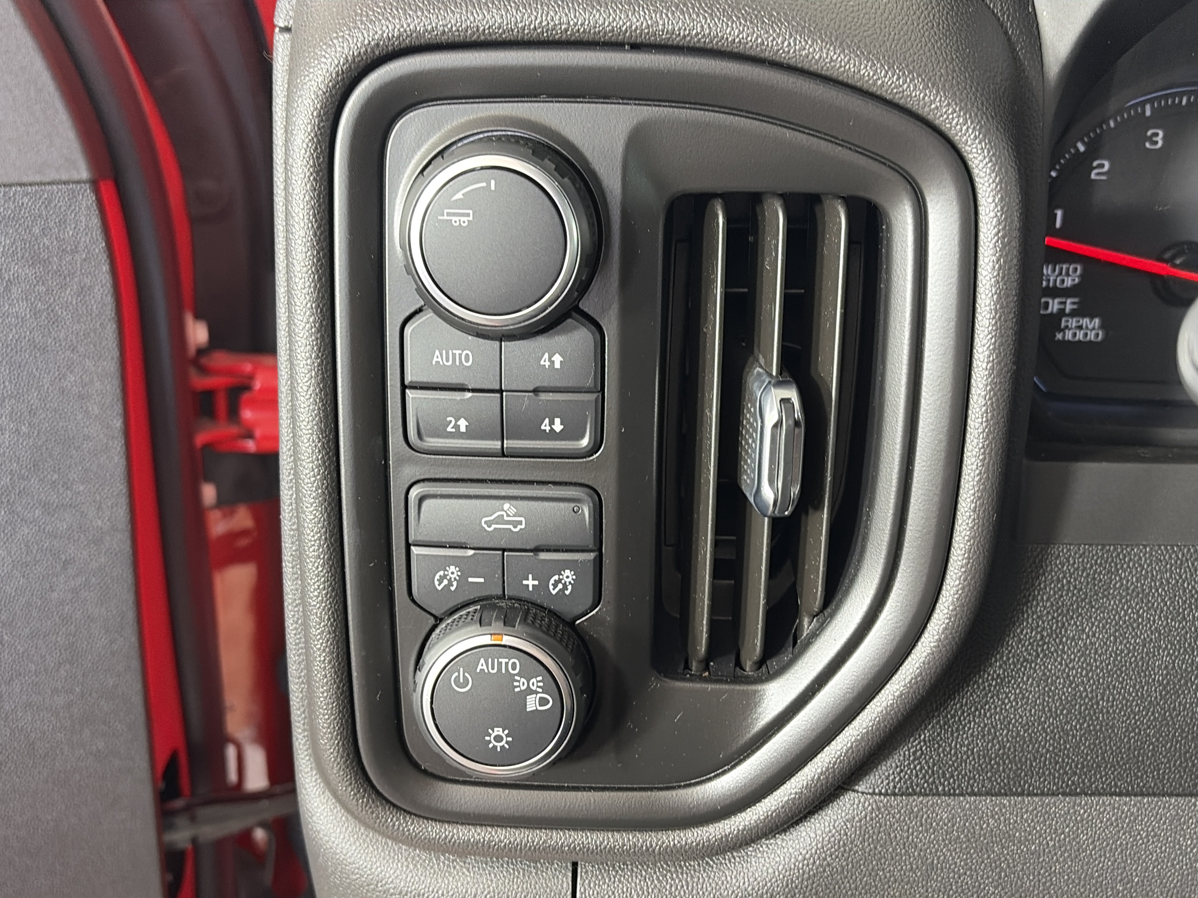 Used 2024 Chevrolet Silverado 1500 Custom Trail Boss w/ LPO, Dark Essentials Package AWD/4WD image 26