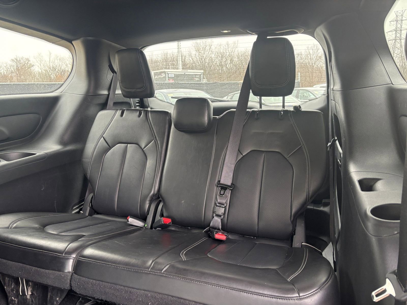 Used 2025 Chrysler Pacifica Select image 31