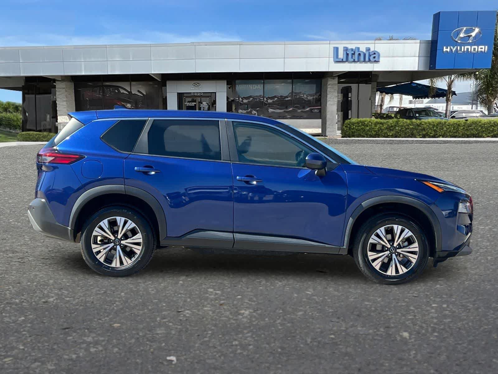 Used 2023 Nissan Rogue SV FWD image 9
