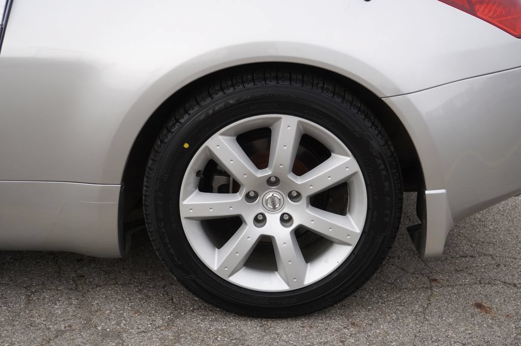 Used 2004 Nissan 350Z Enthusiast RWD image 11