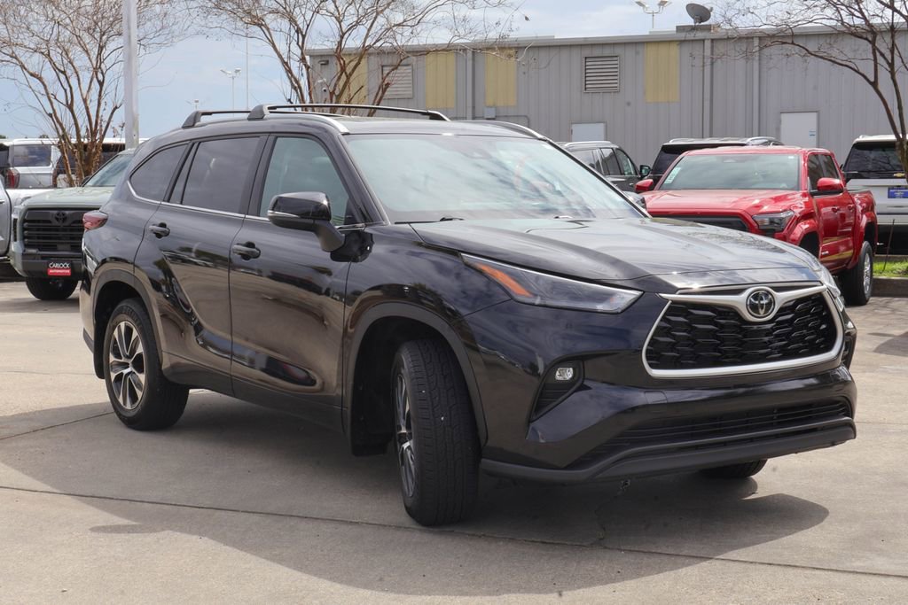 Used 2024 Toyota Highlander XLE image 26