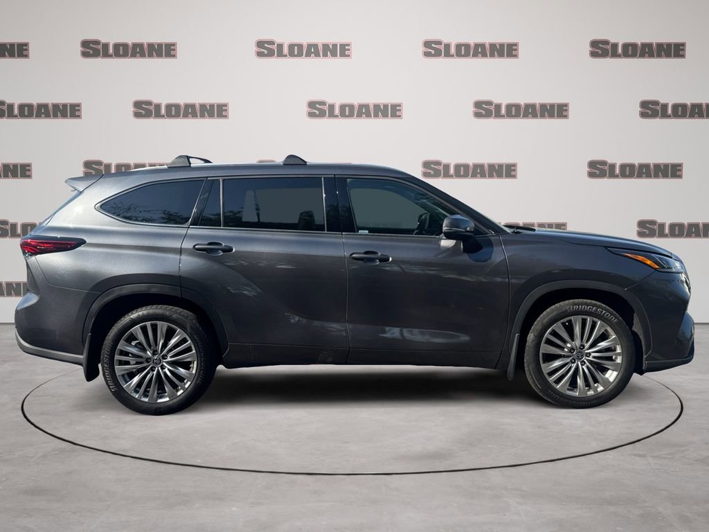 Used 2023 Toyota Highlander Platinum image 6