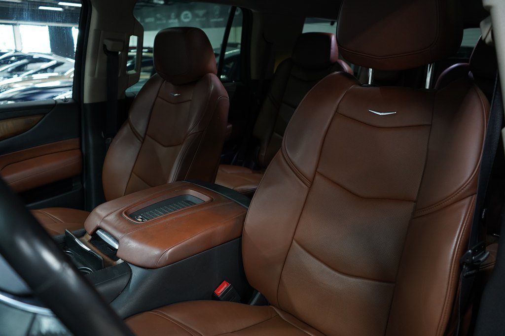Used 2020 Cadillac Escalade Premium Luxury RWD image 12