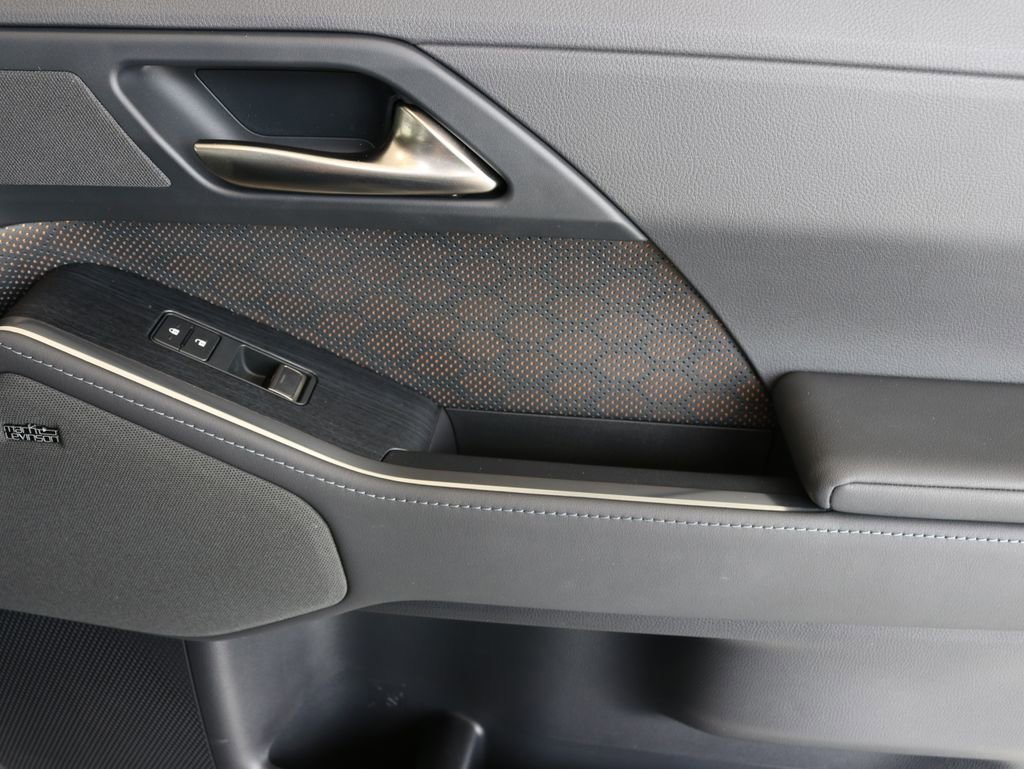 Used 2024 Lexus GX 550 w/ Accessory Package (Z1) image 39