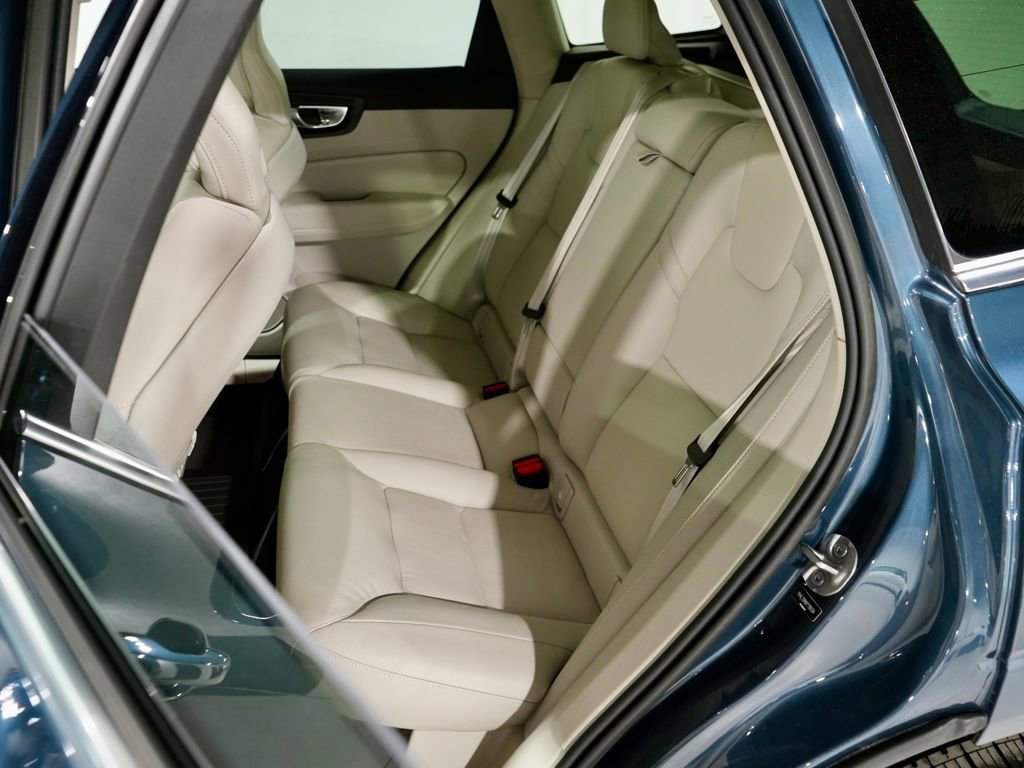 Used 2023 Volvo XC60 B5 Plus w/ Climate Package image 27