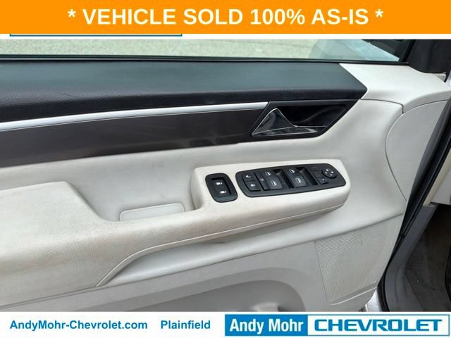 Used 2010 Volkswagen Routan SE FWD image 14