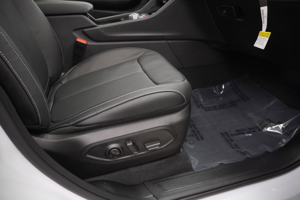 New 2026 Jeep Grand Cherokee L Limited AWD/4WD image 36