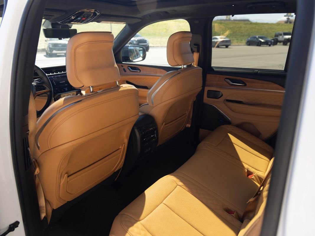 Used 2022 Jeep Grand Cherokee Summit image 17