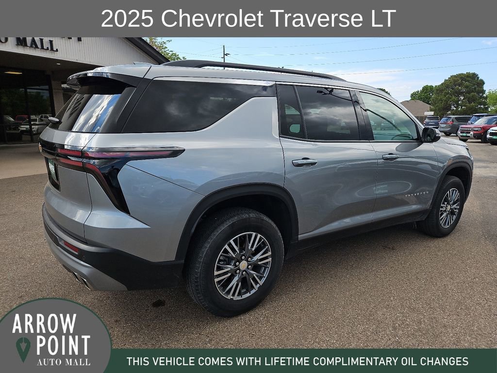 Used 2025 Chevrolet Traverse LT FWD image 12