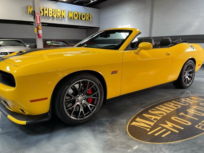 Used 2017 Dodge Challenger SRT w/ Technology Group image 3