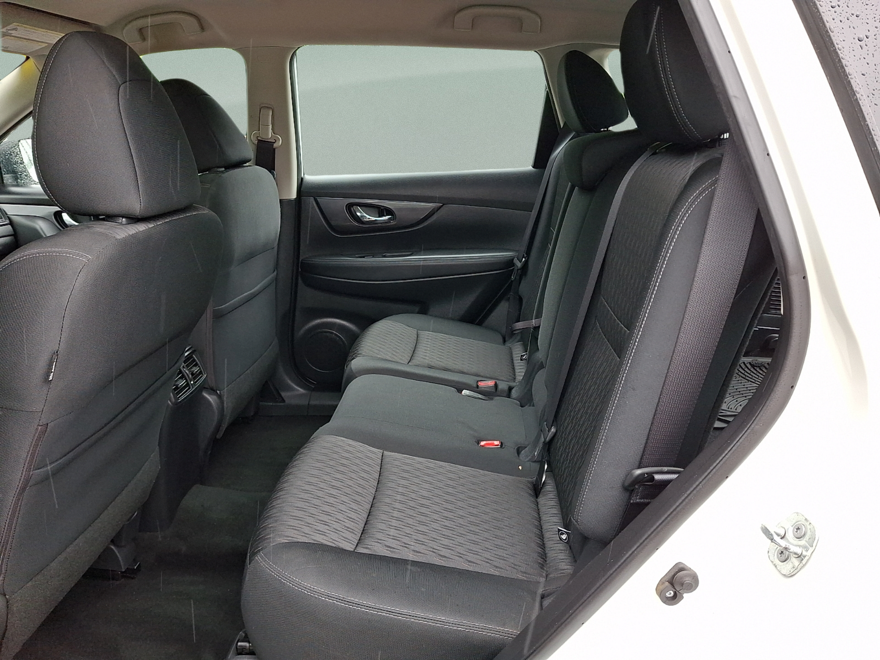 Used 2018 Nissan Rogue S AWD/4WD image 8
