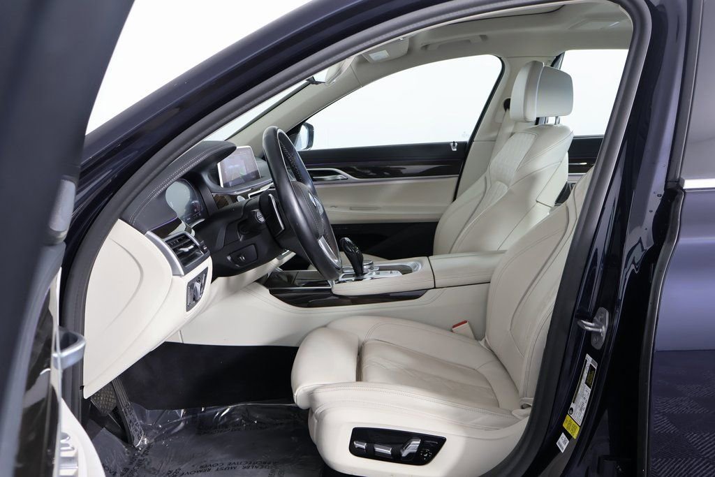 Used 2020 BMW 740i w/ Premium Package image 10