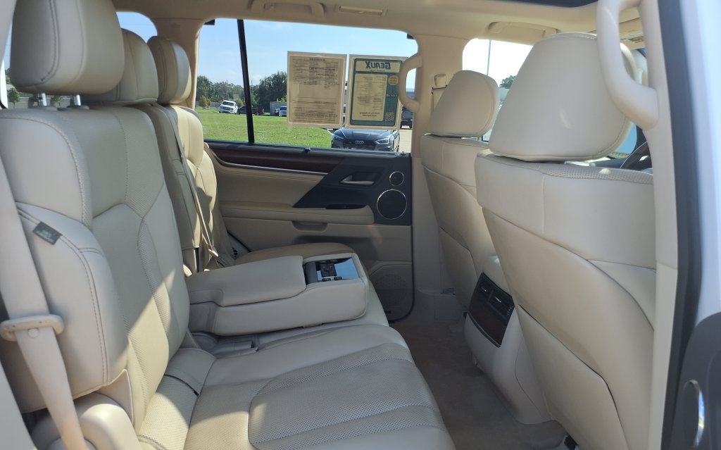 Used 2021 Lexus LX 570 4WD w/ Luxury Package image 19