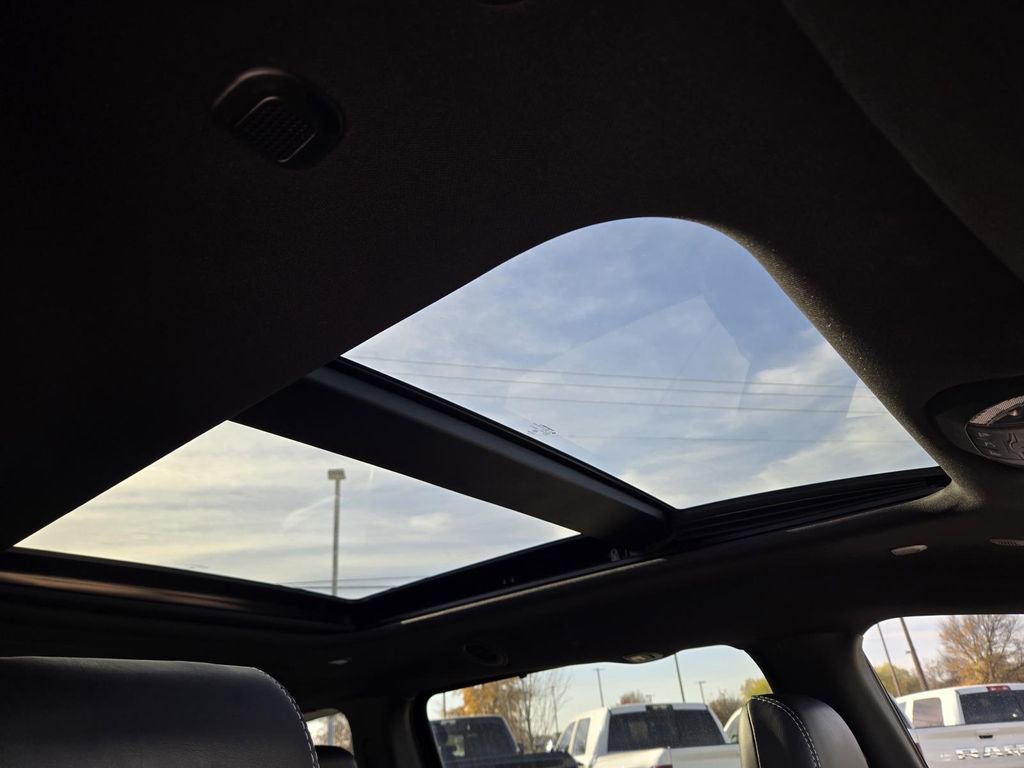 New 2026 Chrysler Pacifica Limited w/ S Appearance Package image 9