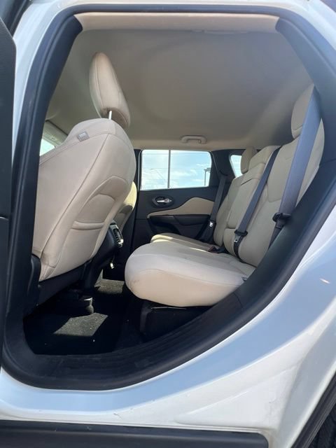 Used 2015 Jeep Cherokee Latitude FWD image 24