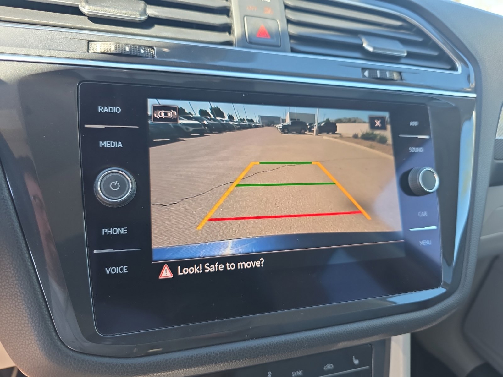 Used 2022 Volkswagen Tiguan SE image 29