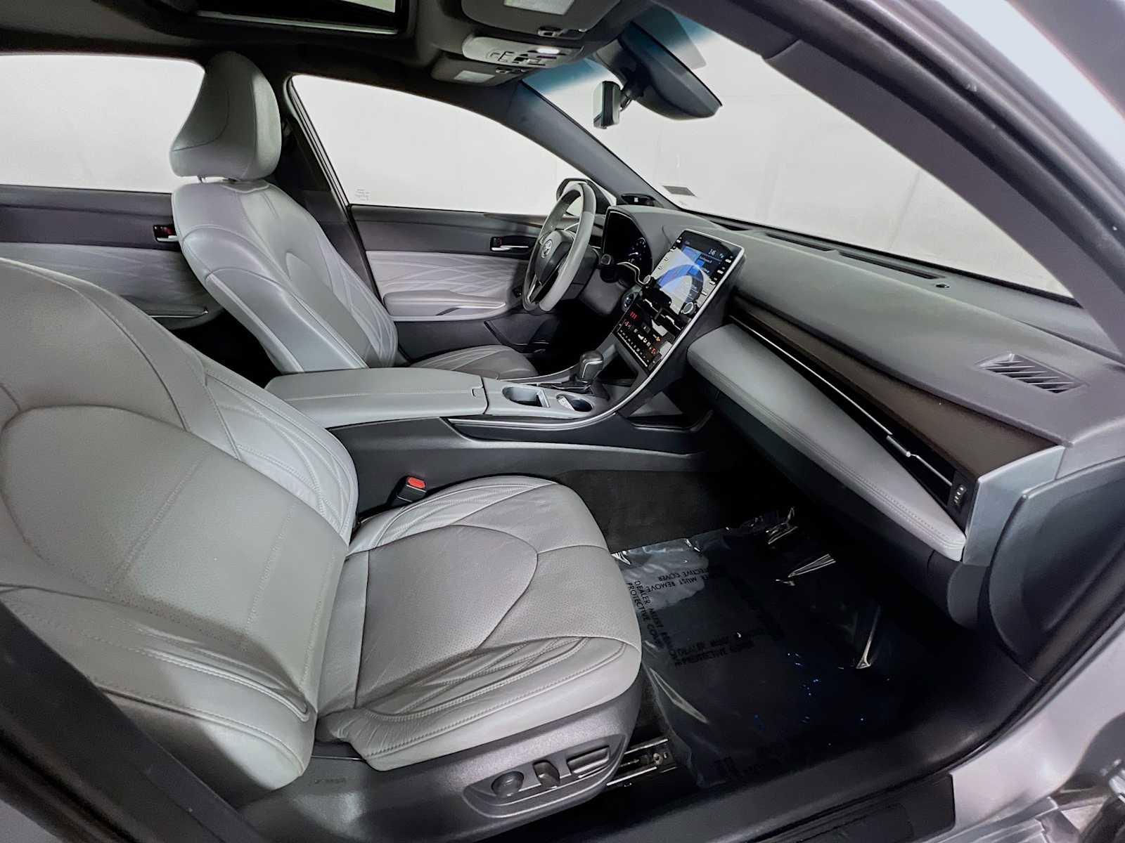 Used 2019 Toyota Avalon Limited image 29