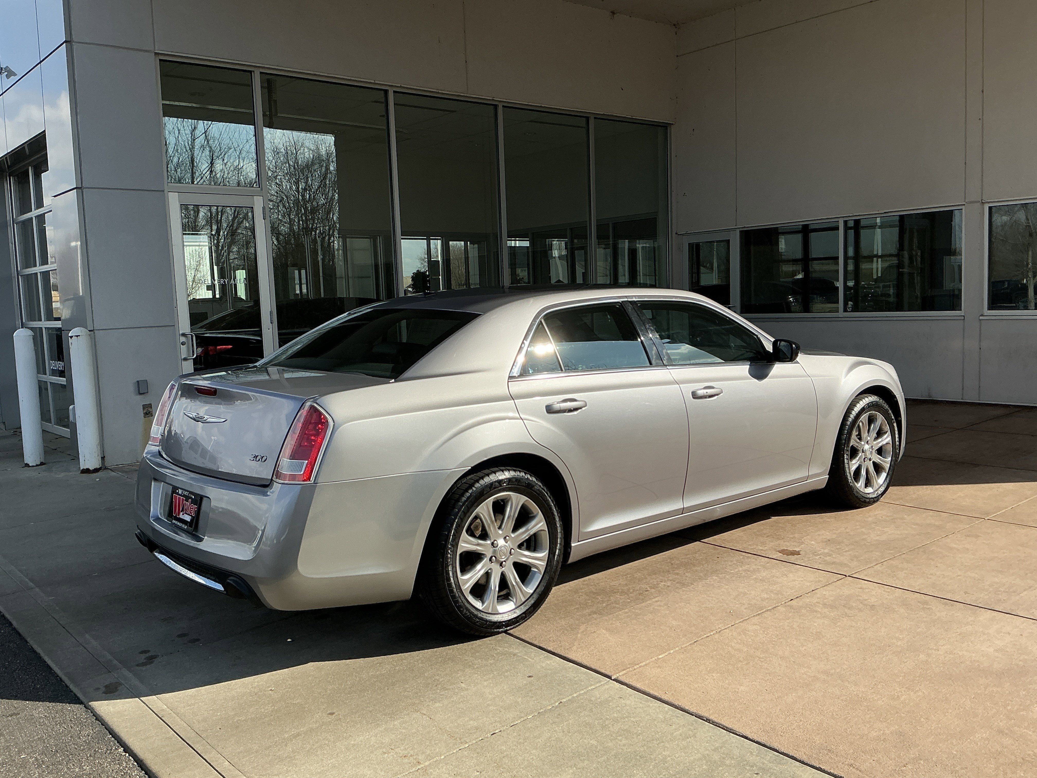 Used 2013 Chrysler 300 S image 22