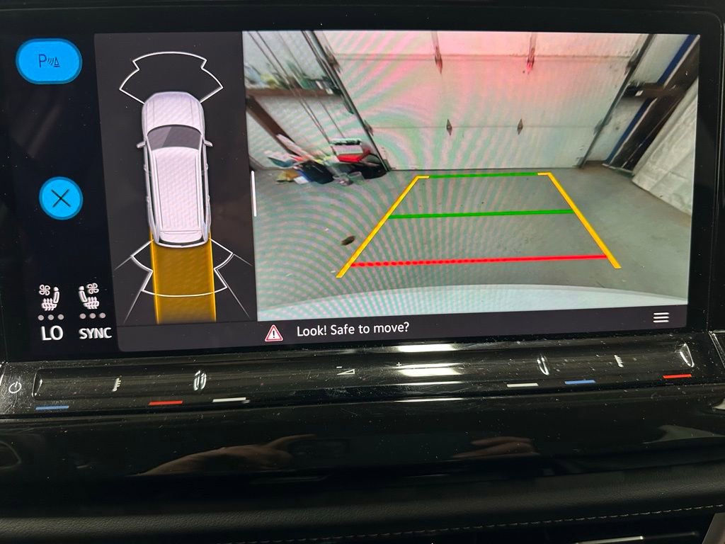 Used 2025 Volkswagen Atlas SE image 35