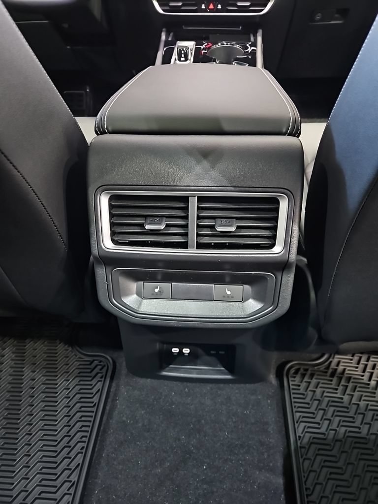 New 2026 Volkswagen Atlas Cross Sport SEL R-Line AWD/4WD image 18