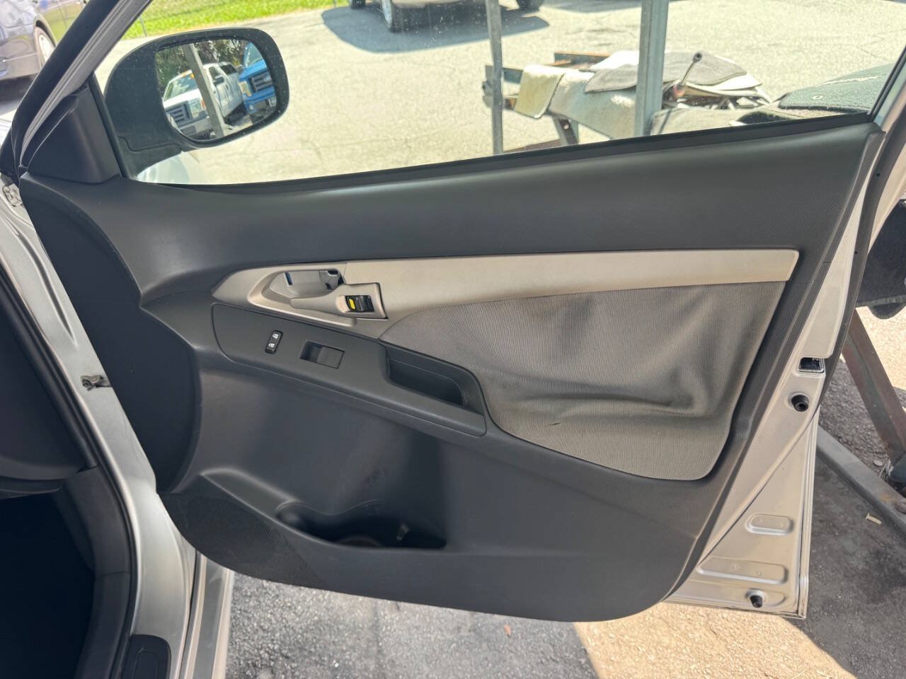 Used 2009 Toyota Matrix FWD image 16