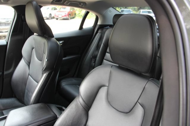Used 2020 Volvo S60 T5 Momentum FWD image 19