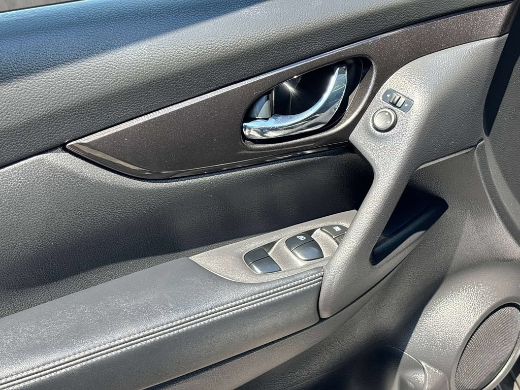 Used 2019 Nissan Rogue SV AWD/4WD image 19