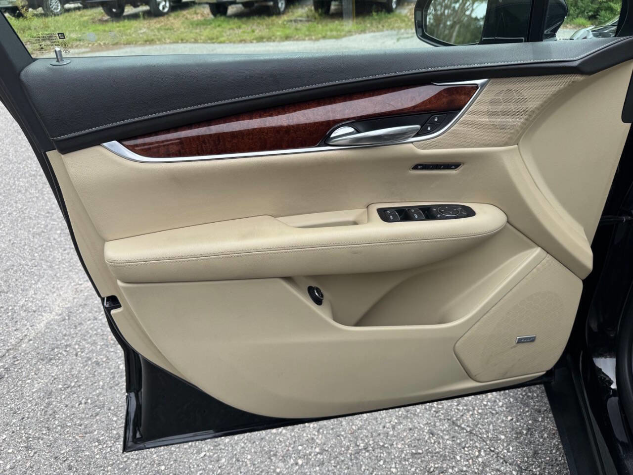 Used 2017 Cadillac XT5 Luxury w/ Driver Awareness Package image 21