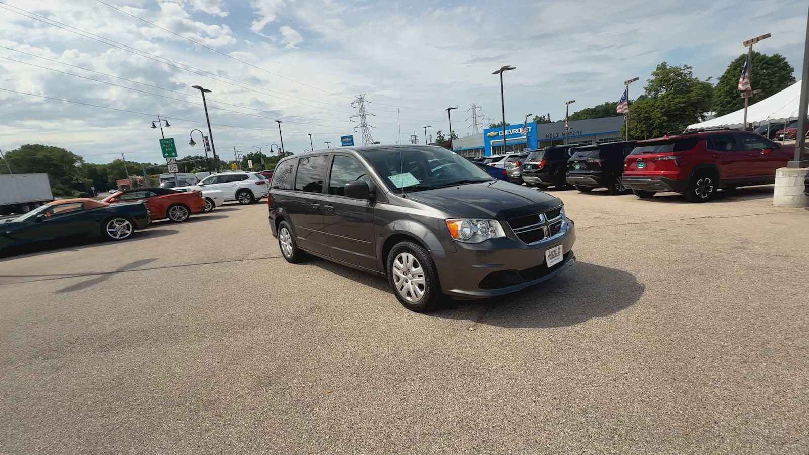 Used 2016 Dodge Grand Caravan SE w/ Quick Order Package 29E SE FWD image 2