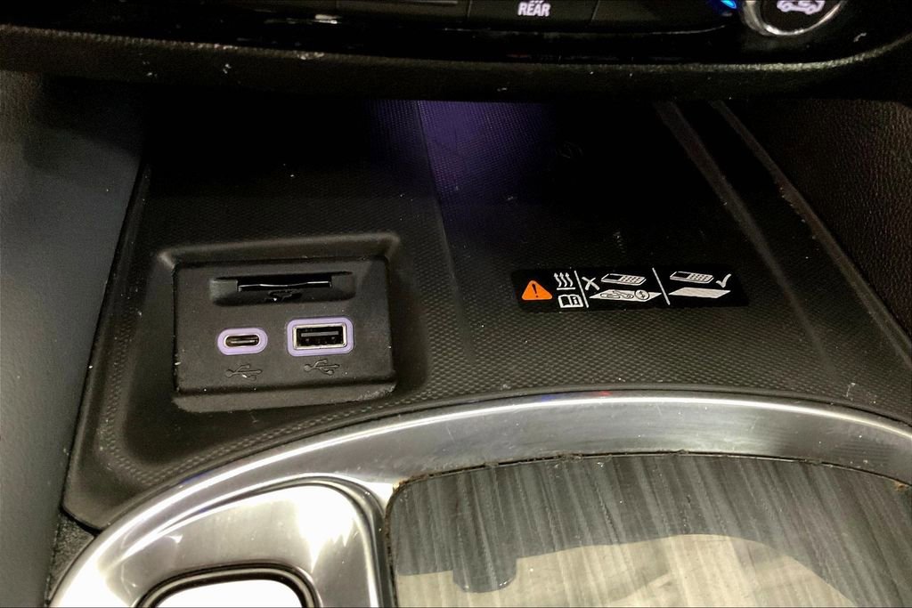 Used 2022 Buick Enclave Essence w/ Sport Touring Edition image 32