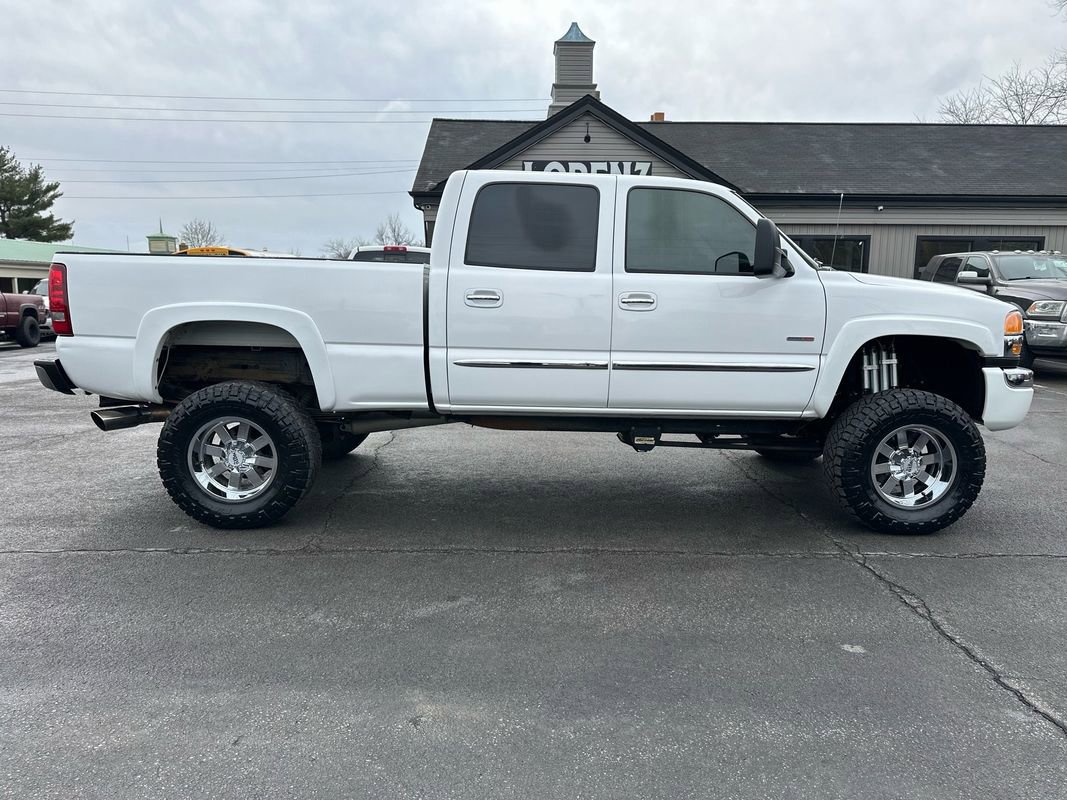 Used 2004 GMC Sierra 2500 SLE w/ Heavy-Duty Power Package AWD/4WD image 2