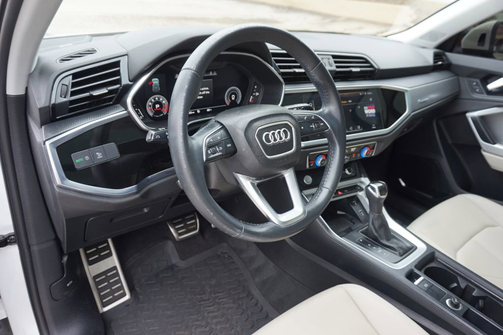 Used 2020 Audi Q3 2.0T Premium Plus w/ Premium Plus Package image 19