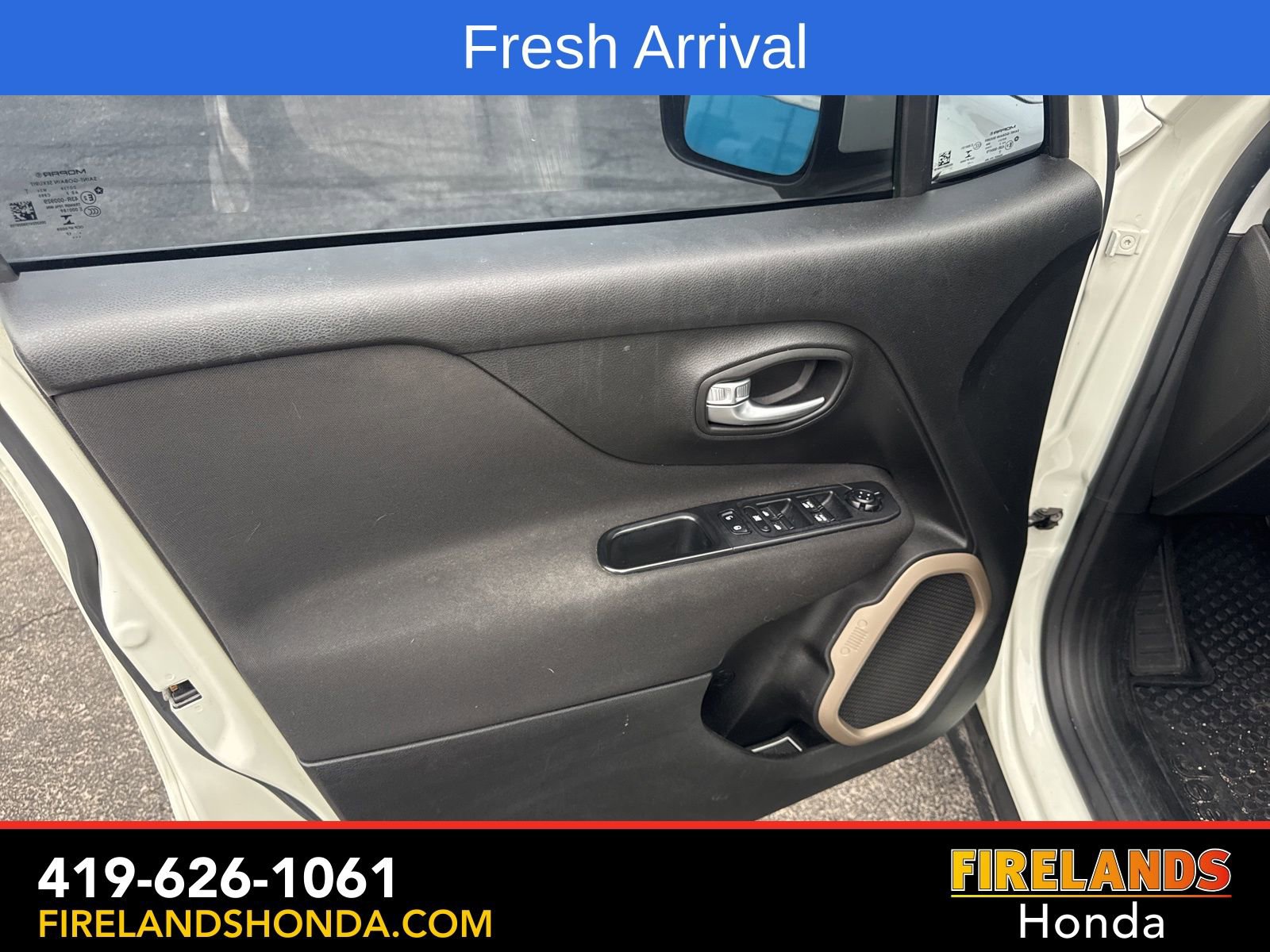 Used 2017 Jeep Renegade Latitude w/ Popular Equipment Group image 10