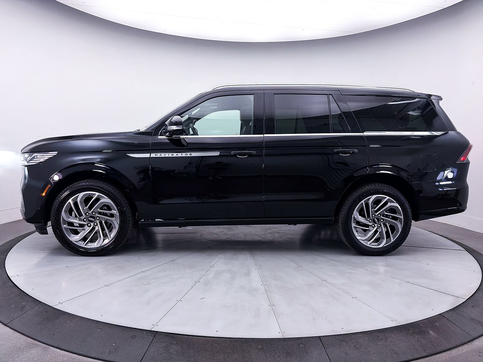 Used 2025 Lincoln Navigator Reserve AWD/4WD image 48