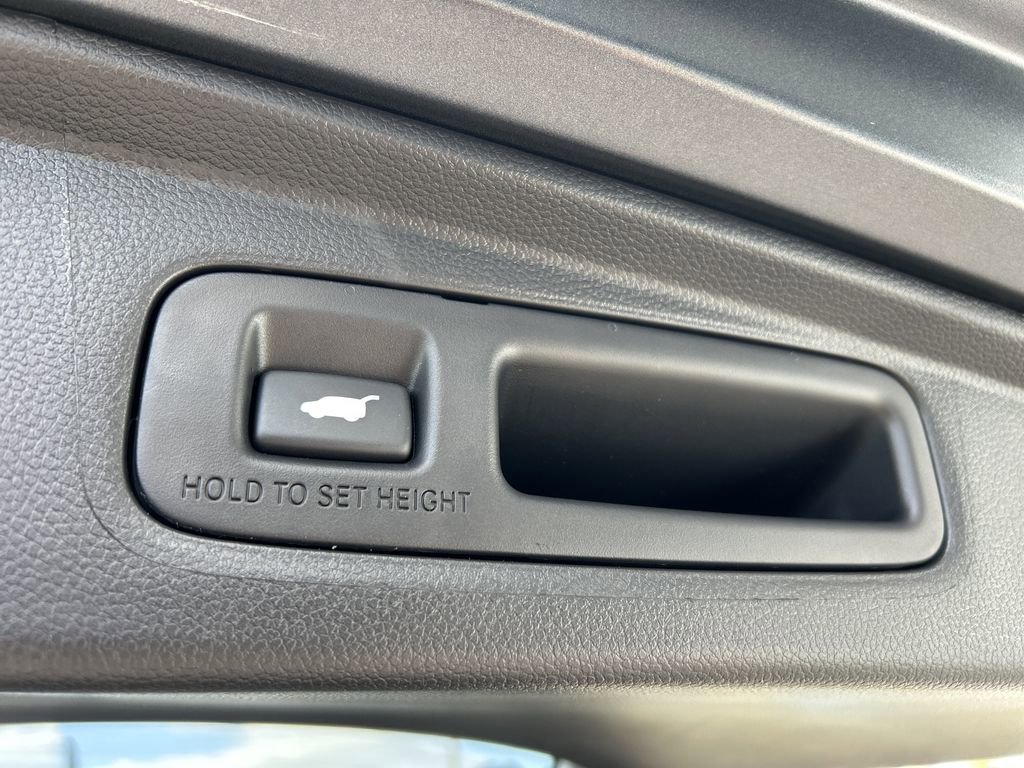 Used 2025 Honda CR-V EX-L image 12