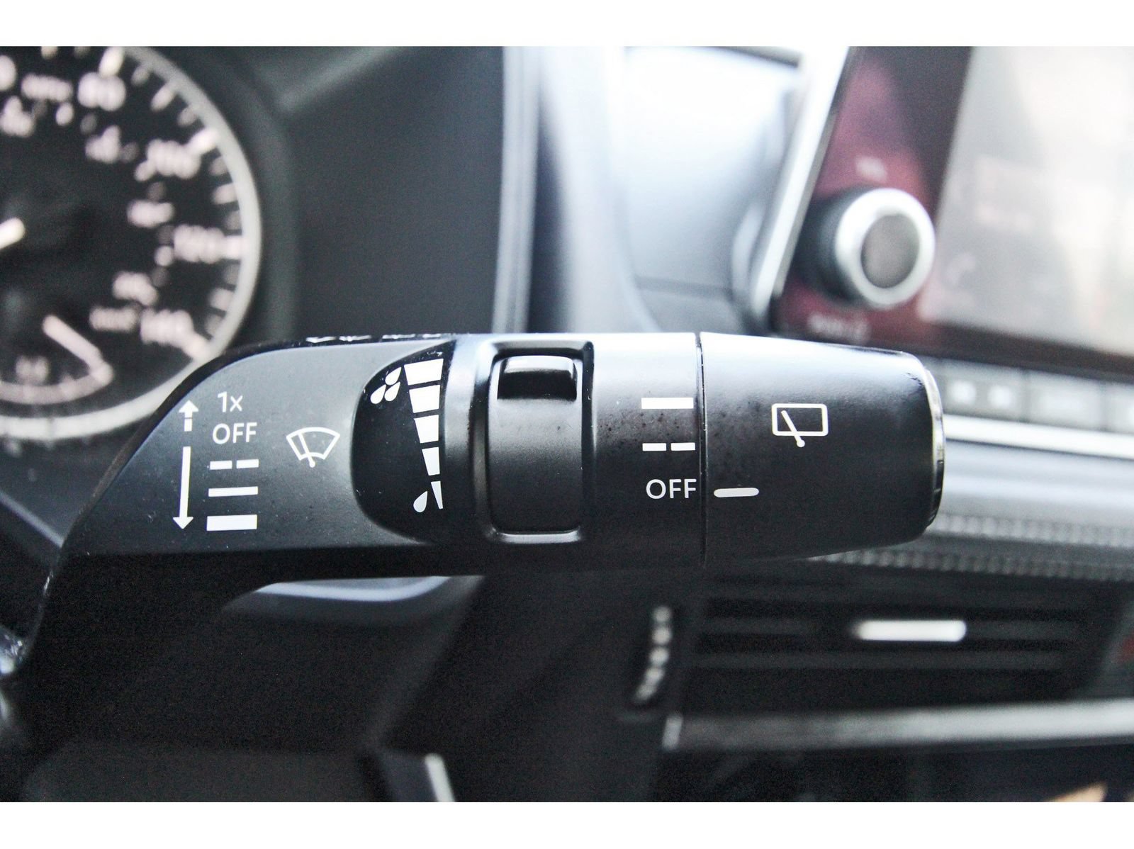 Used 2023 Nissan Rogue SV FWD image 22