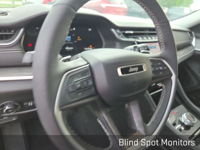Used 2023 Jeep Grand Cherokee Limited AWD/4WD image 11