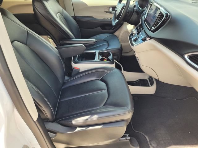 Used 2024 Chrysler Pacifica Touring-L FWD image 23