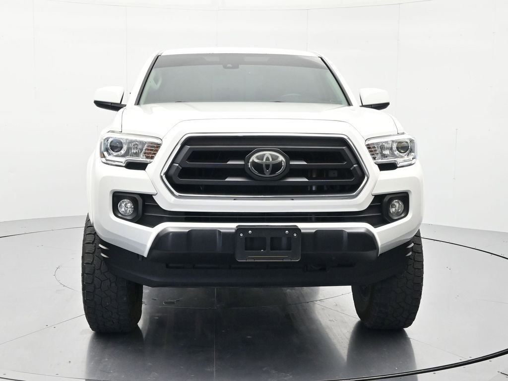 Used 2021 Toyota Tacoma SR5 AWD/4WD image 2