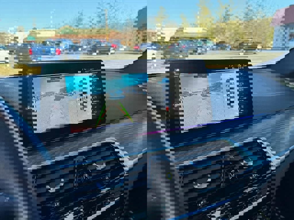 Used 2021 BMW 530i xDrive w/ Premium Package image 24