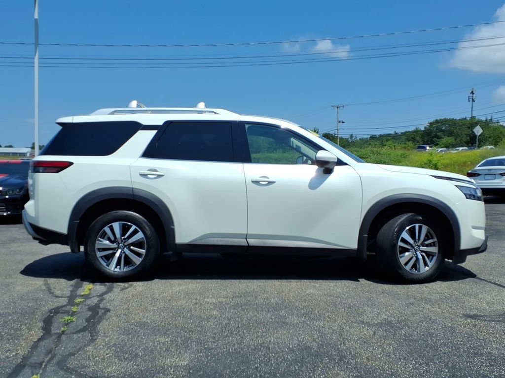 Certified 2024 Nissan Pathfinder SL AWD/4WD image 2