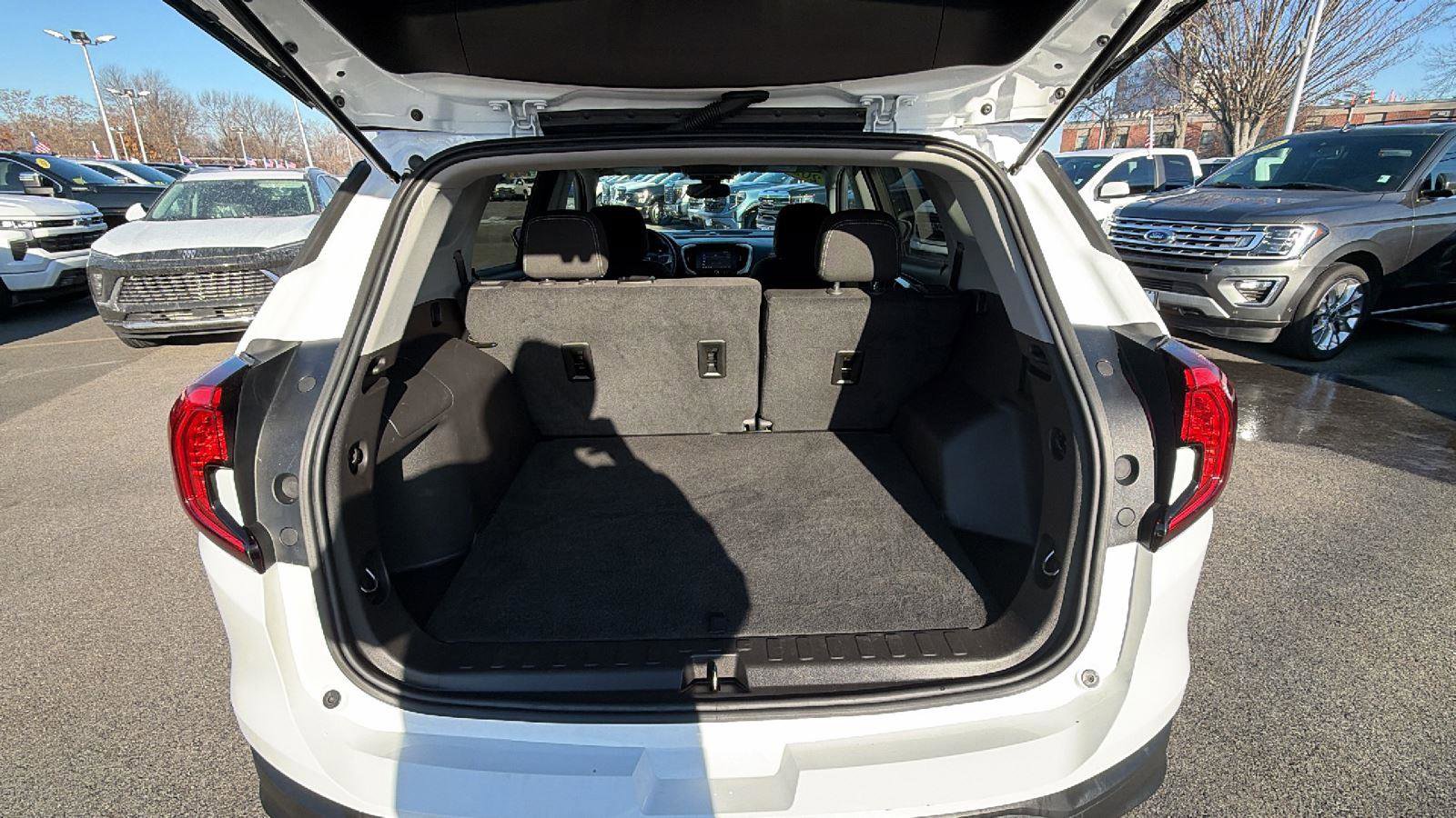 Used 2024 GMC Terrain SLE image 28