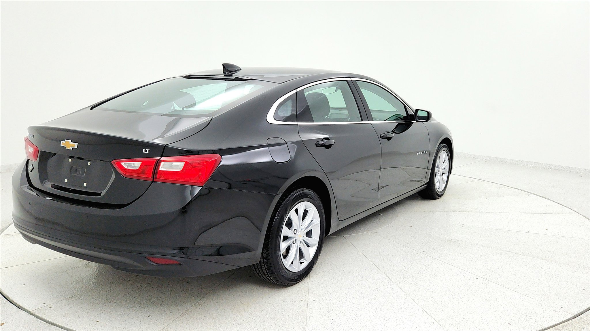 Used 2025 Chevrolet Malibu LT image 4