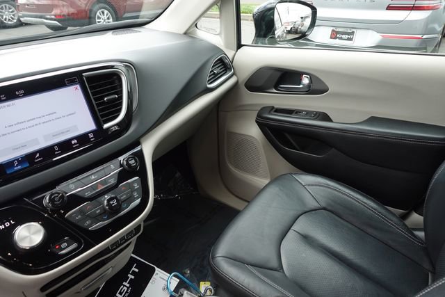 Used 2022 Chrysler Pacifica Touring-L image 21