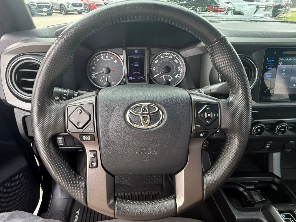 Used 2017 Toyota Tacoma TRD Sport w/ Tow Package (A/T) AWD/4WD image 13