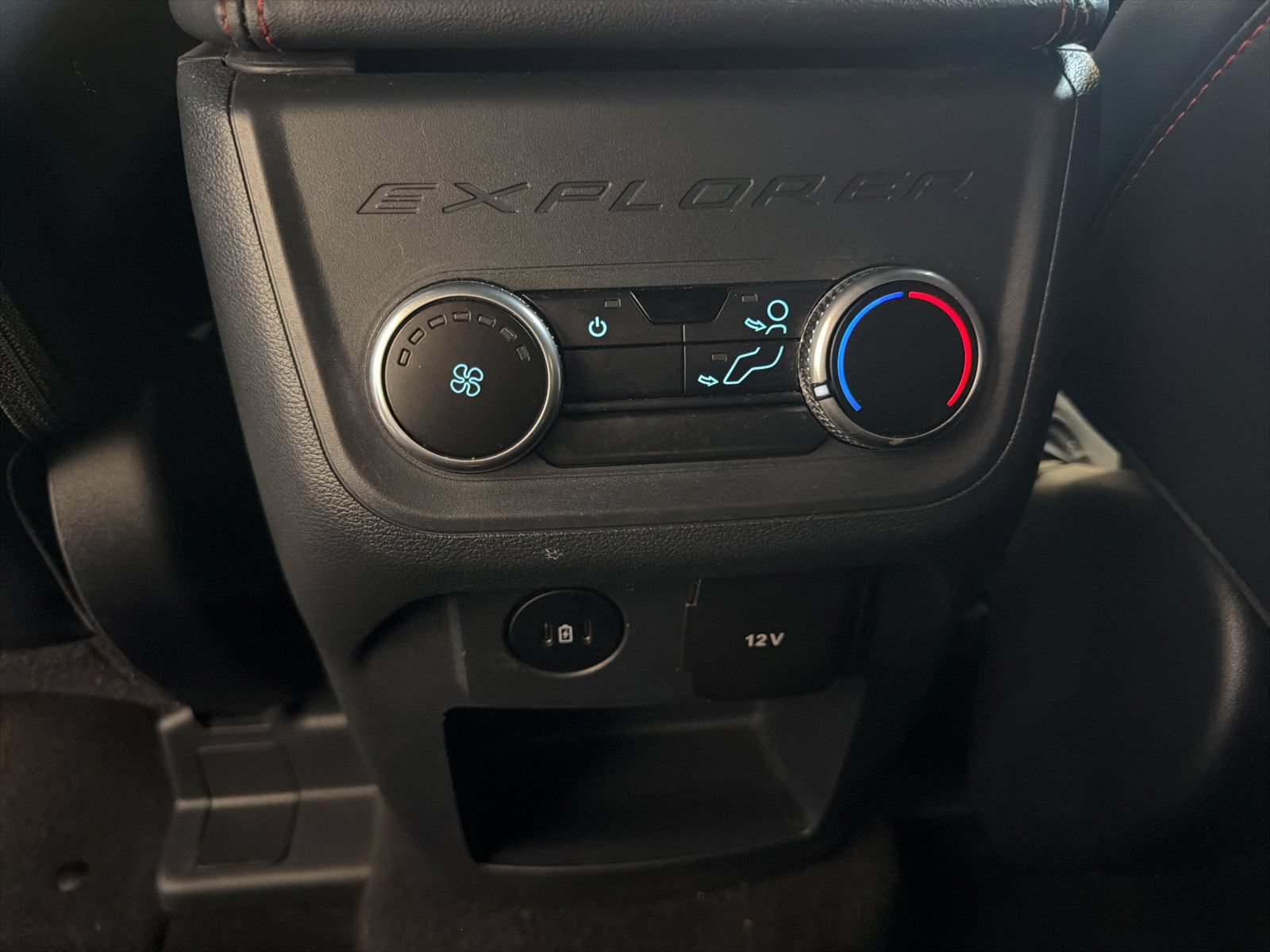 Used 2025 Ford Explorer ST-Line w/ ST-Line Street Pack AWD/4WD image 17
