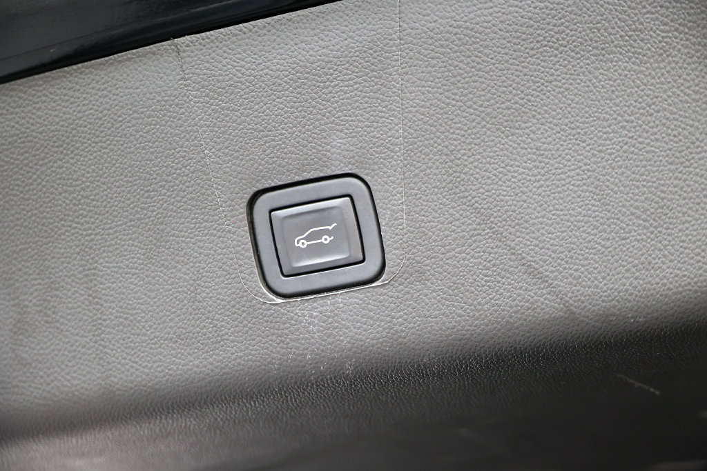 Used 2023 Chevrolet Traverse LT FWD image 45