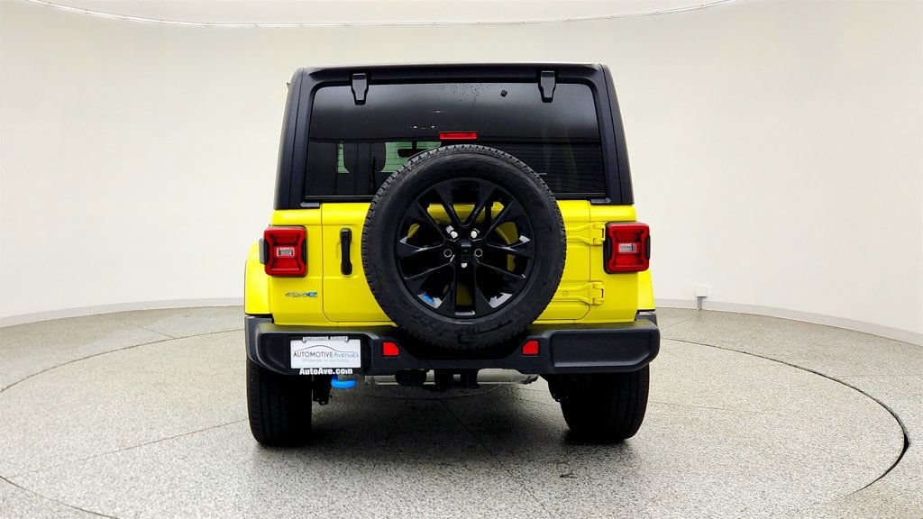 Used 2023 Jeep Wrangler Unlimited Sahara w/ Cold Weather Group AWD/4WD image 6